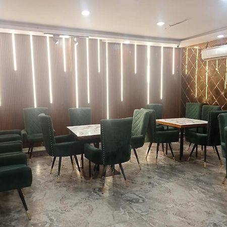 Ceremony Hotel And Banquets Faridabad Exterior photo
